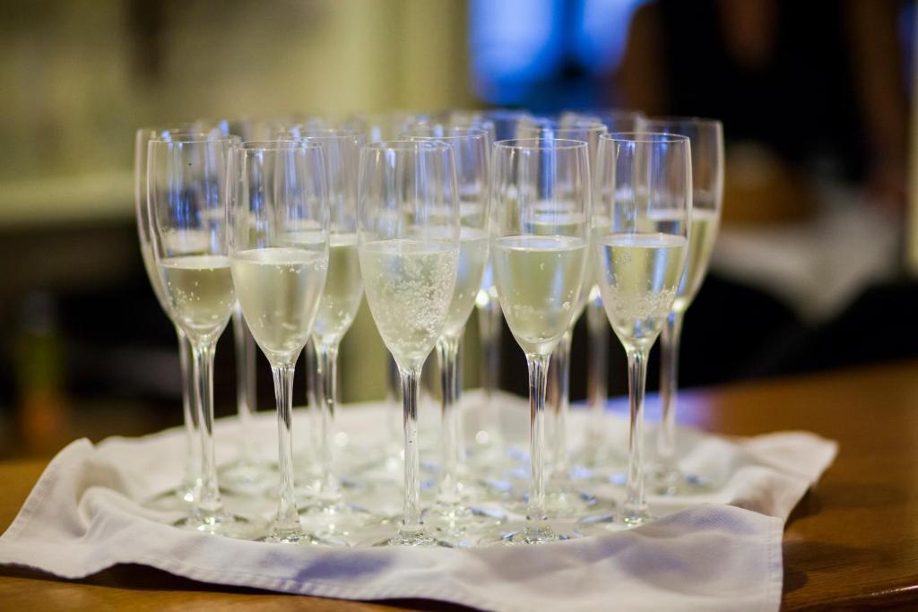Villa Estera - Hotel & Restauracja Michałowice エクステリア 写真