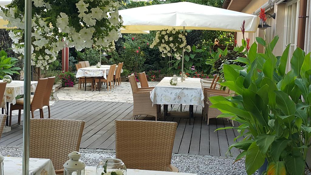 Villa Estera - Hotel & Restauracja Michałowice エクステリア 写真