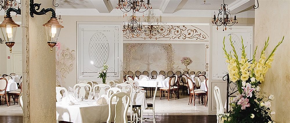 Villa Estera - Hotel & Restauracja Michałowice エクステリア 写真