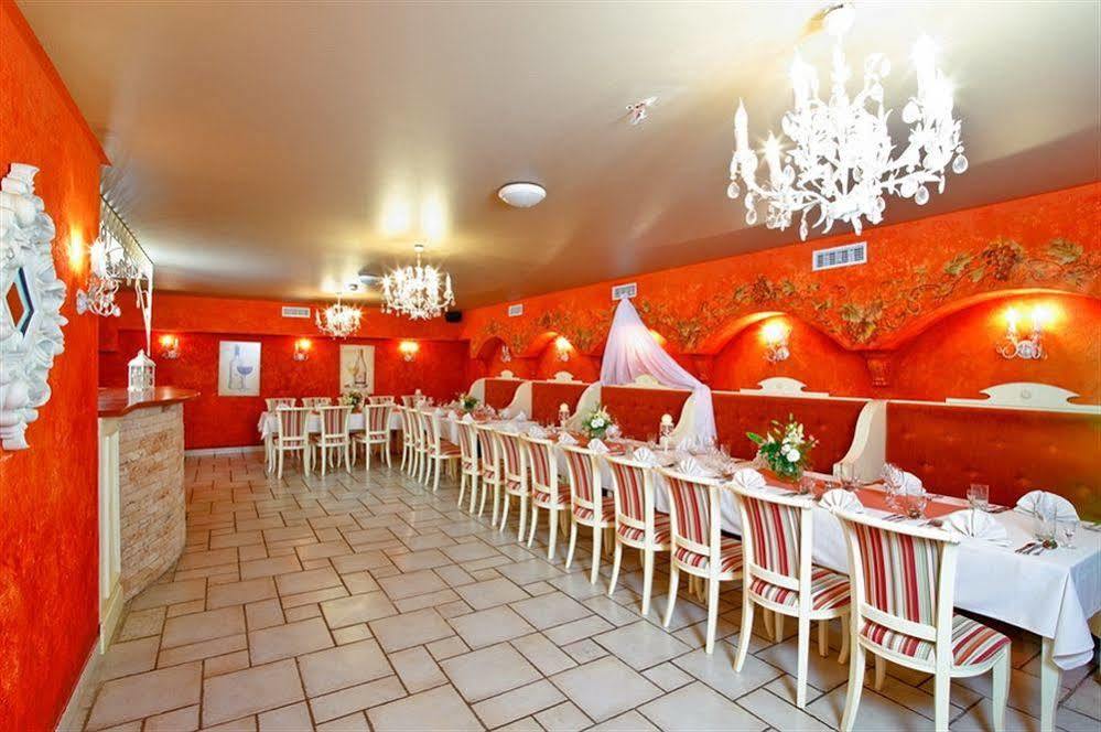 Villa Estera - Hotel & Restauracja Michałowice エクステリア 写真