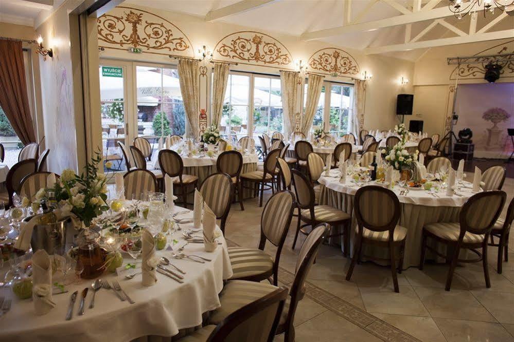 Villa Estera - Hotel & Restauracja Michałowice エクステリア 写真