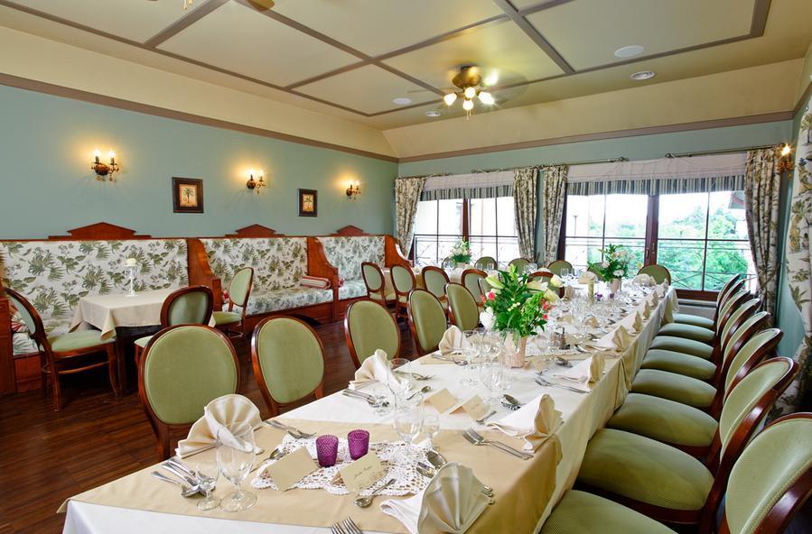 Villa Estera - Hotel & Restauracja Michałowice エクステリア 写真