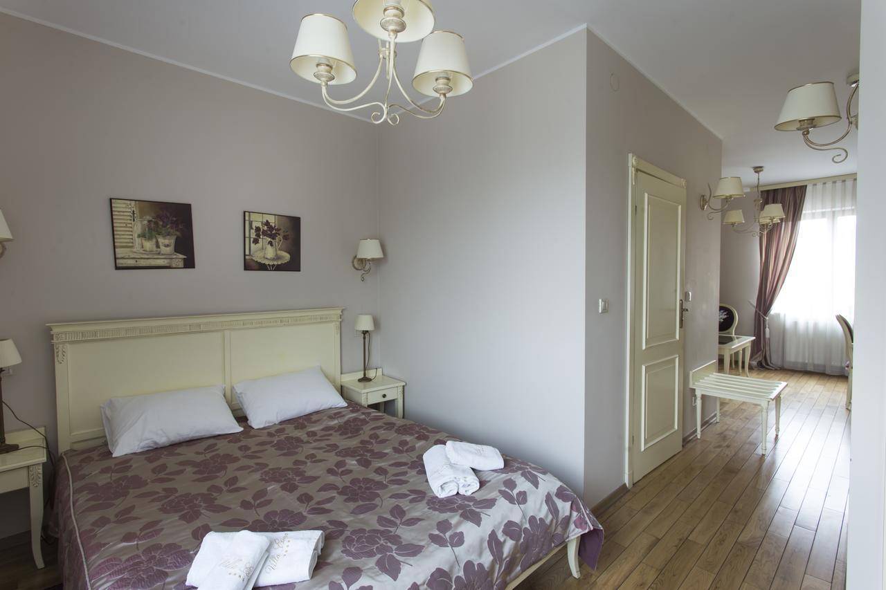 Villa Estera - Hotel & Restauracja Michałowice エクステリア 写真