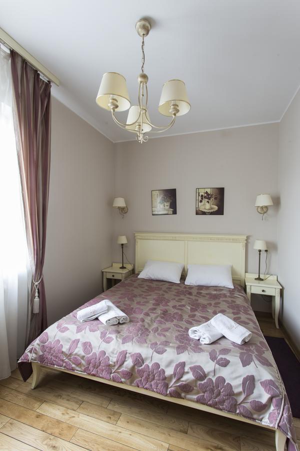 Villa Estera - Hotel & Restauracja Michałowice エクステリア 写真