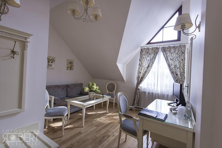 Villa Estera - Hotel & Restauracja Michałowice エクステリア 写真