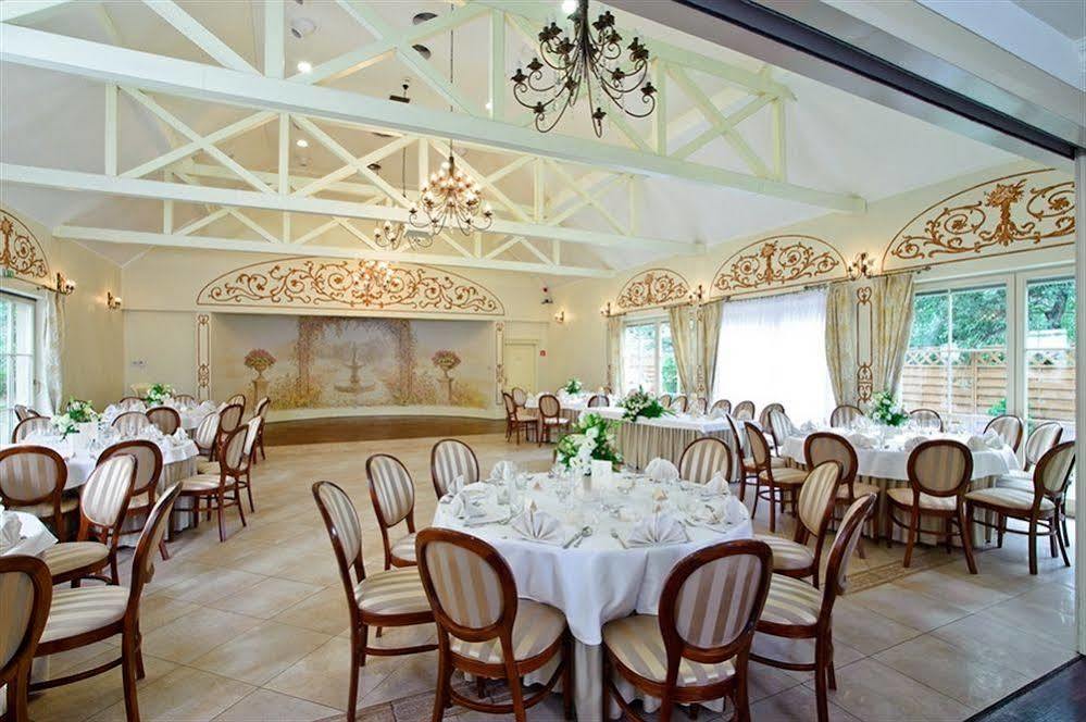 Villa Estera - Hotel & Restauracja Michałowice エクステリア 写真