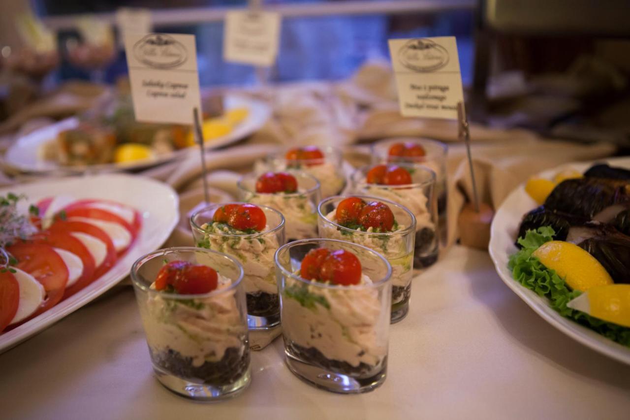 Villa Estera - Hotel & Restauracja Michałowice エクステリア 写真